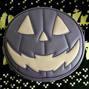 ‼️ SOLD ‼️ Love pain and stitches spring purse